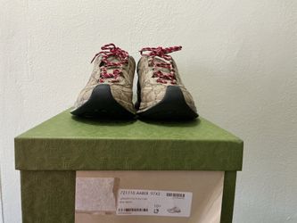 GUCCI Run sneakers in beige with repeating beige and brown interlocking G logo patter,size10.5