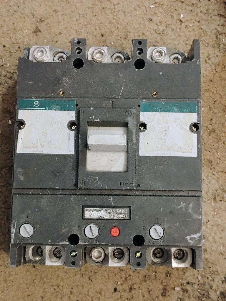 GE 3 Pole 800 Amp