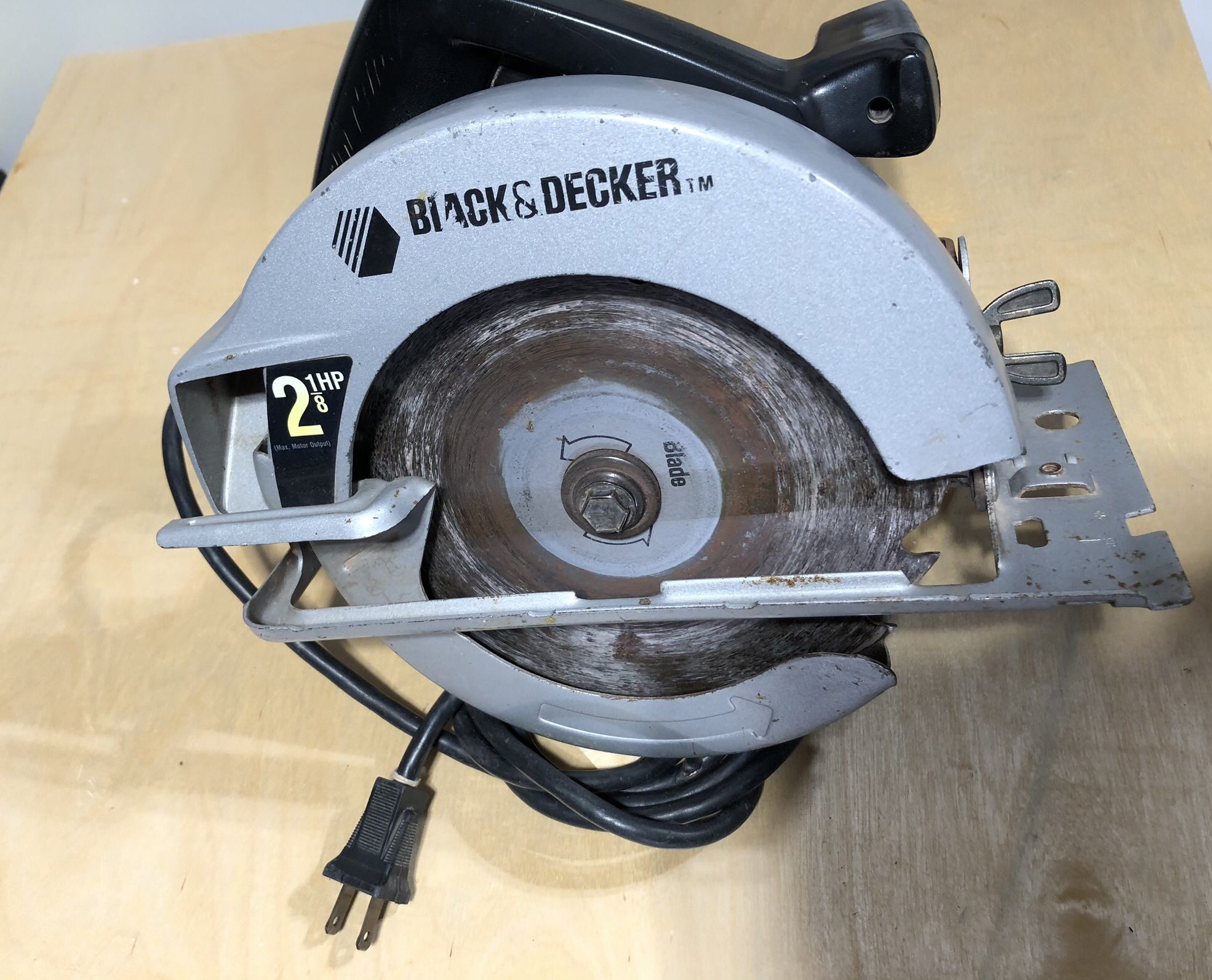 Black & Decker Model 7391 2 HP 7 1/4 Circular Saw 10 Amps