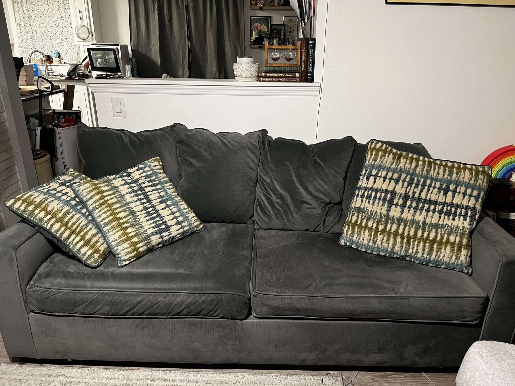 Pull Out Sofa Bed Like New!