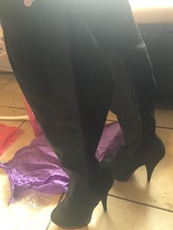 black boots size 10