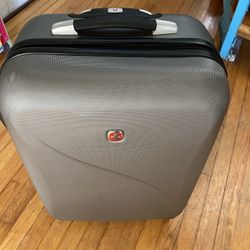 Swissgear Suitcases, Hard She’ll, Lightweight, 4 Wheels 