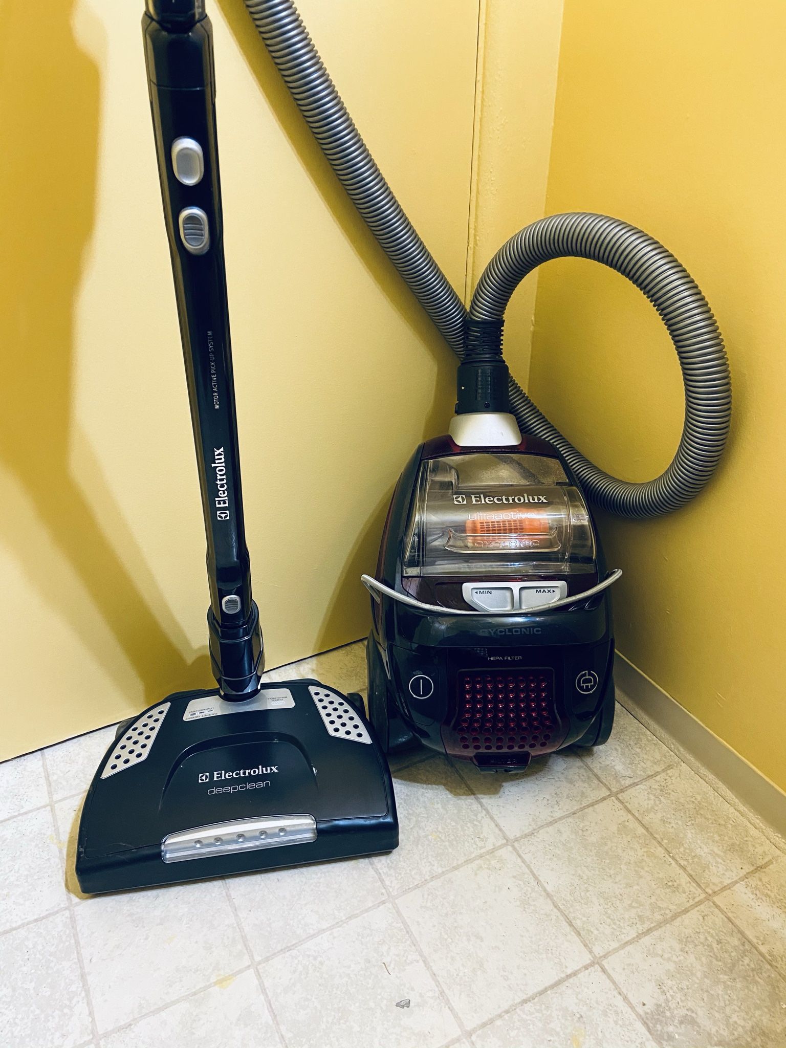 Electrolux Canister Vacuum Cleaner, works great