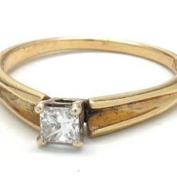 Ladies Diamond/14K Gold Engagement Ring