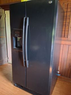 Double door refrigerator