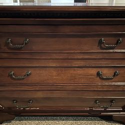 Chest / Dresser
