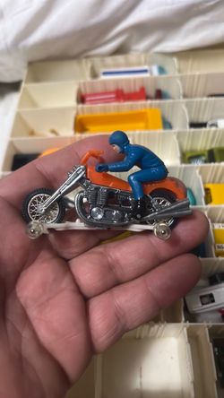 Vintage Hot Wheels RRRumblers Road Hog Orange Bike with Blue Rider Nice Bike 1:64 scale diecast.