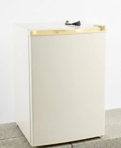 Clean and reliable white mini fridge