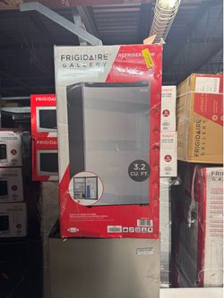 Fridgedaire 3.2 mini fridge