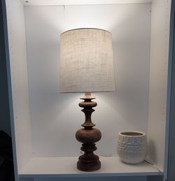 Table Lamp with Linen Shade – Excellent Condition