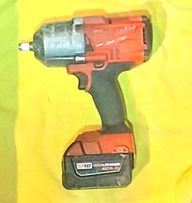 Milwaukee 1/2" Impact Wrench w/ 5.0Ah Battery – Heavy-Duty & Ready to Work