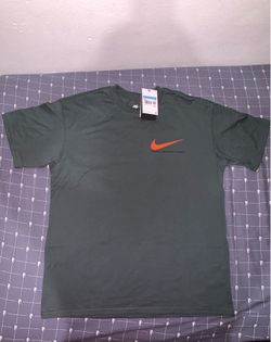 Men’s Nike Country Sportswear Max90 Graphic T-Shirt Size: Medium
