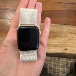 Apple Watch  Series 6 - 40mm aluminum and ceramic case