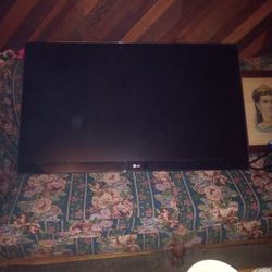 LG 60 Inch Flat screen Comes With Wall Mount 