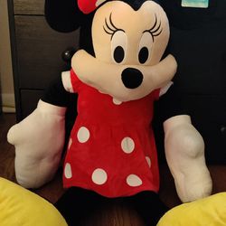 Giant Plush Minnie Mouse 