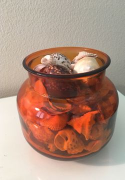 VINTAGE ORANGE GLASS W/SHELLS