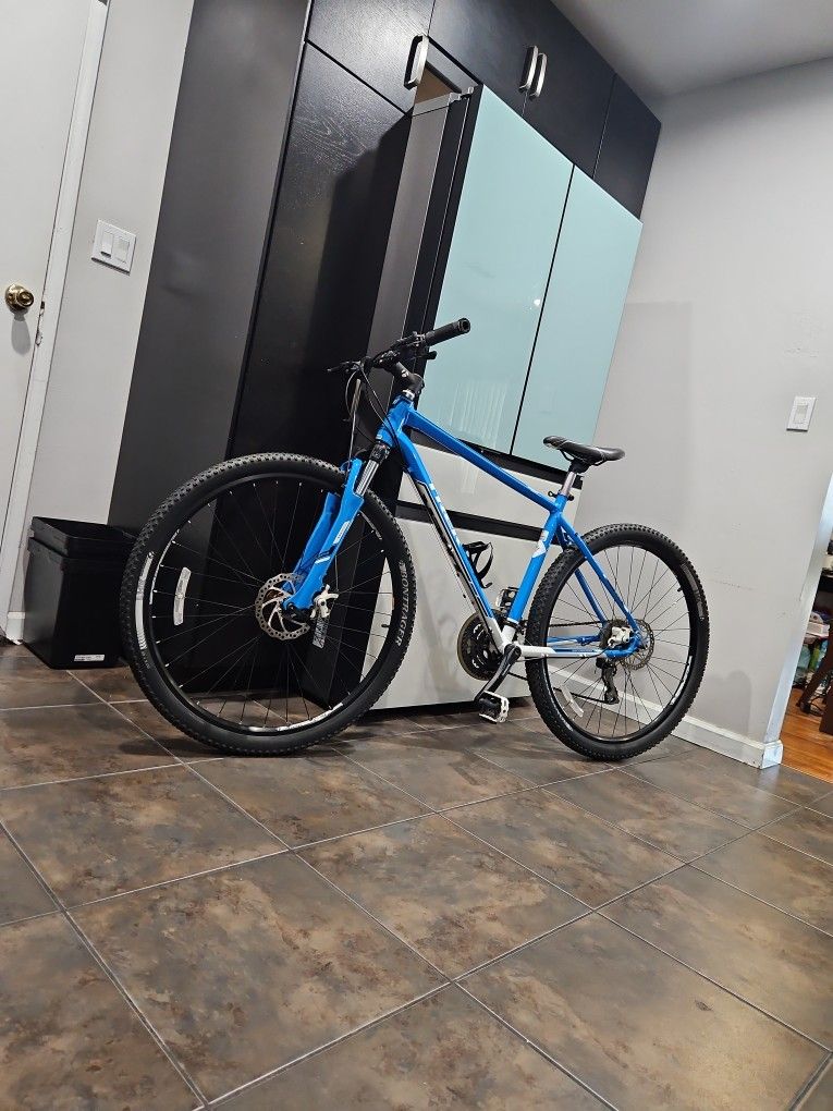 Trek Dual Sport Mountain Bike 29" Tires