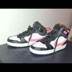 Nike Hightops 6y WOMENS 7/8