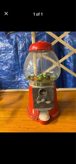 Carousel gumball machine bank