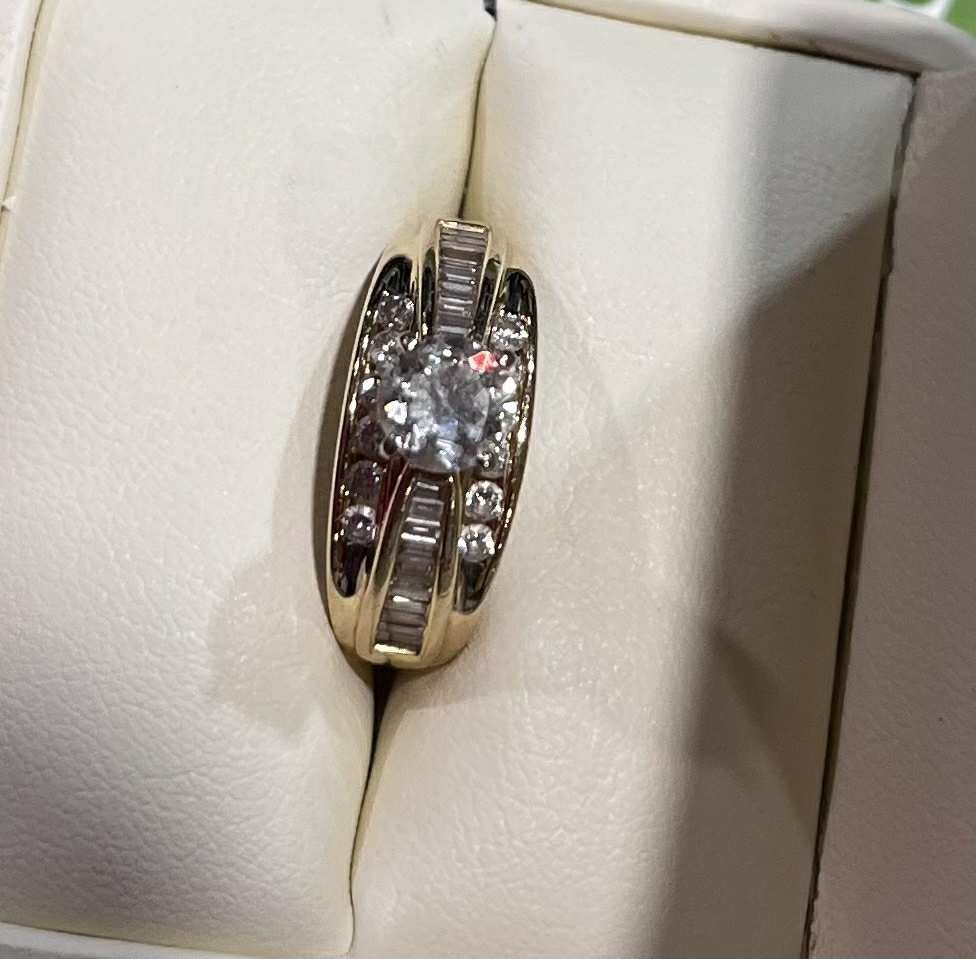 Gorgeous gold diamond wedding ring
