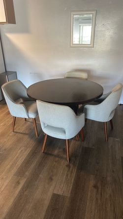 Round table plus chairs