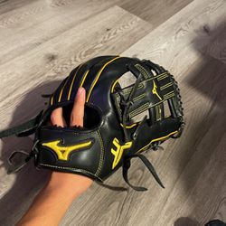 Mizuno Fernando Tatis Jr. Model Baseball Glove 11.75 Infield Black And Gold 