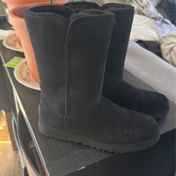 Women’s Ugg boot Size 7.5 Black