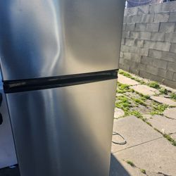 Used Silver Brand Vissani Refrigerator 4ft