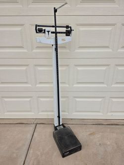 Vintage Health O Meter White Doctor Floor Scale & Height Measurement