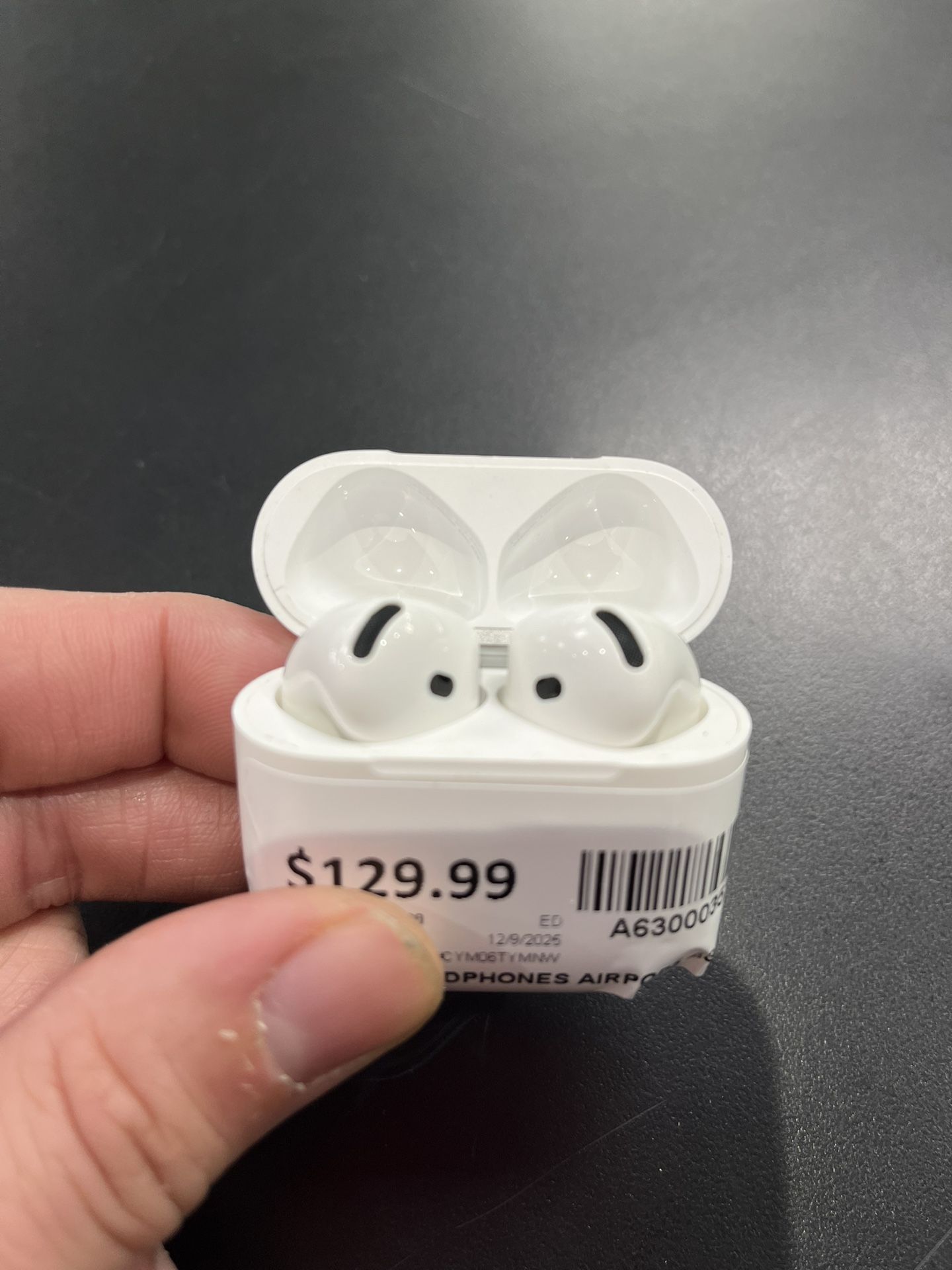 AirPods 4th Gen (352)