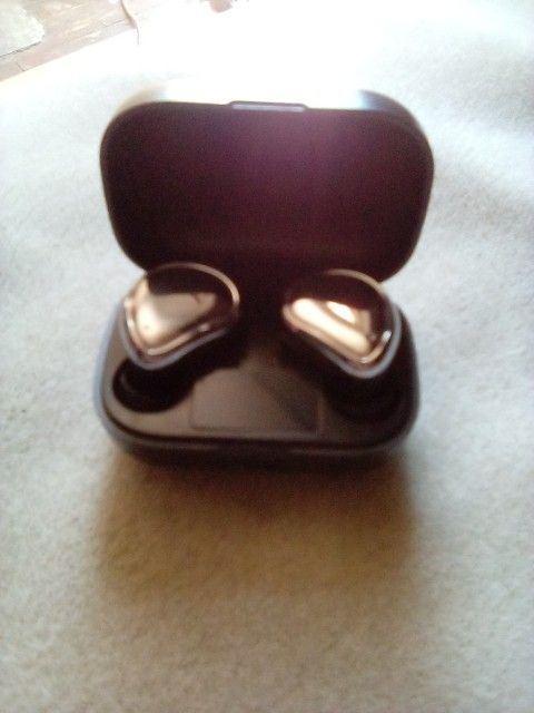 Vivitar Bluetooth Tws Earphones With Screen