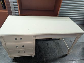 White Desk. Escritorio blanco