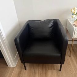 Black Leather Chair 