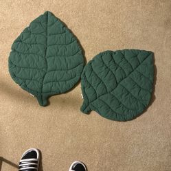Cat Mats Shaped Like Leaves 