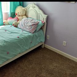 Twin Bed and dresser set