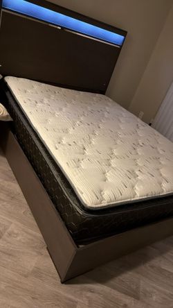 Bed  recanara Queen