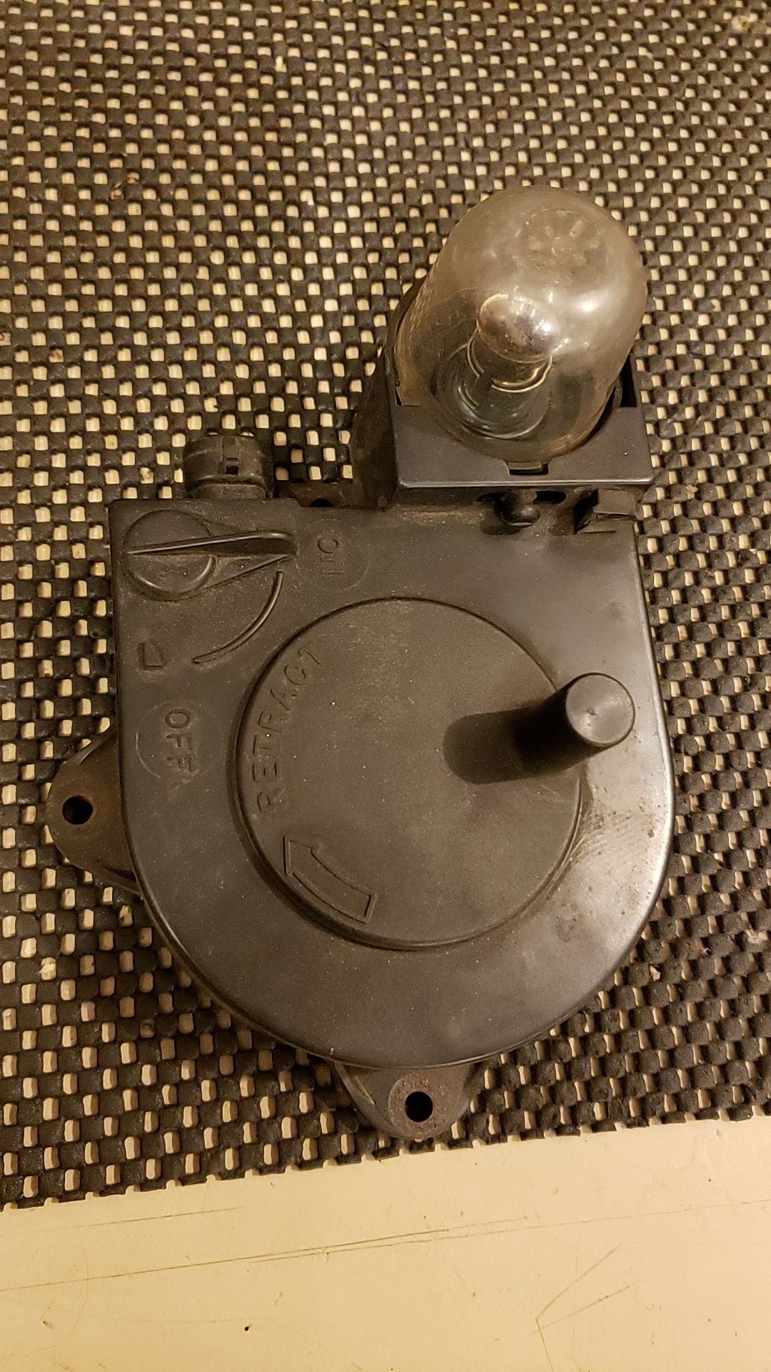 12 V retacked retractable Light