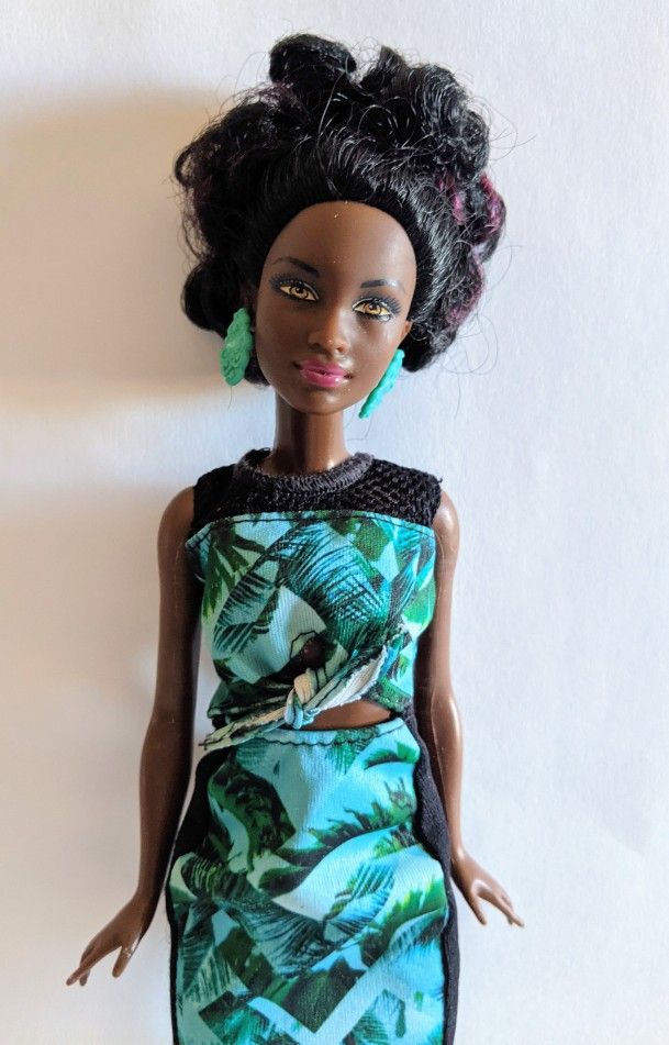 Barbie Fashionistas #25 Petite Doll