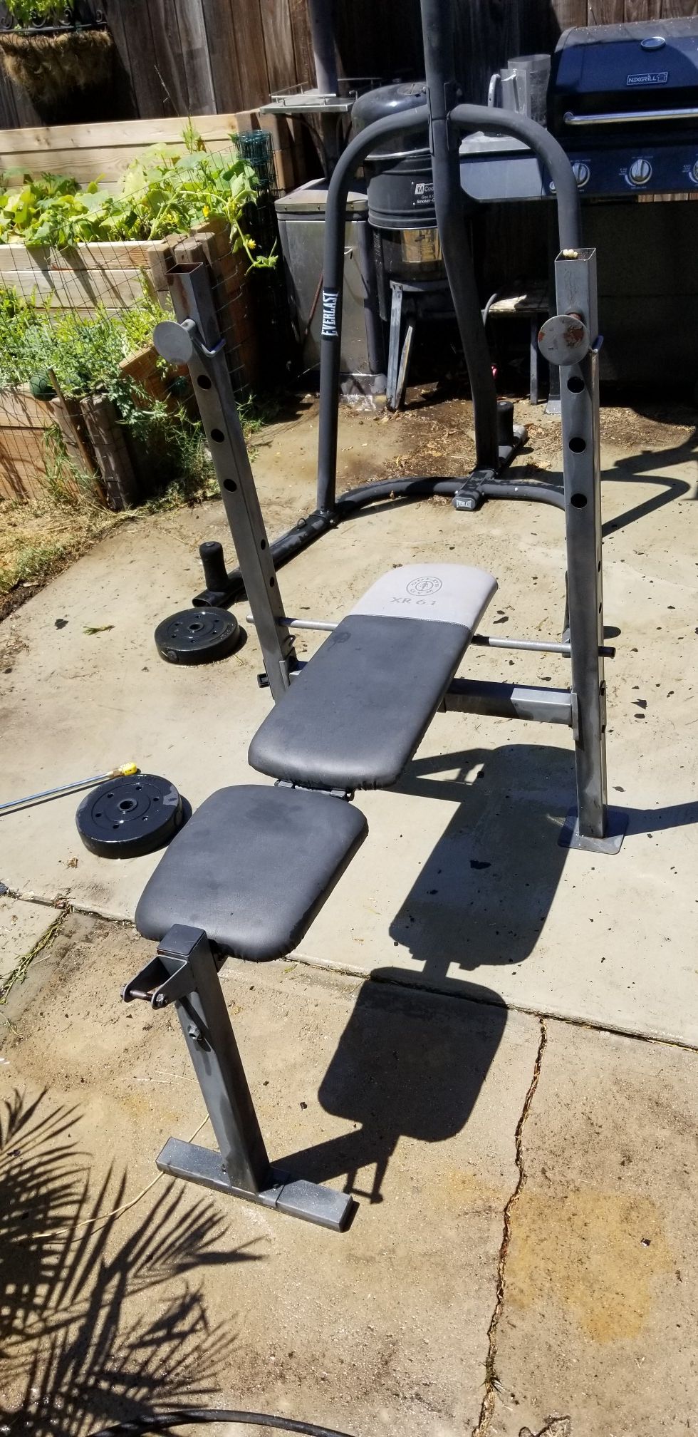 Bench press bench w weights.