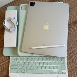 iPad Pro 12.9” (M1 chip / 2021) 5th Generation 128GB with  keyboard case and pen & Accessories 