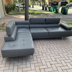 Grey Sectional / Couch / Sofa 🤯