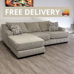 Stanton Sectional Couch 🛋️- free Delivery 🚚 