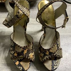 Gently used and very Sexy . The Jet Set 6 by Michael Kors Size 10. $25