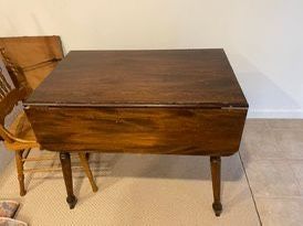 REDUCED MOVING - BEAUTIFUL ANTIQUE DROP TABLE $60