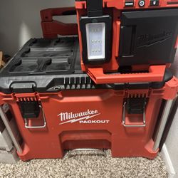 Milwaukee Pack-out With Light