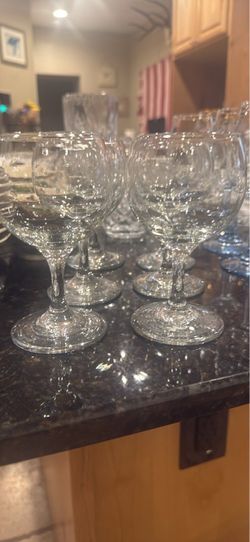 Set of 6 Clear Glass Wine Glasses