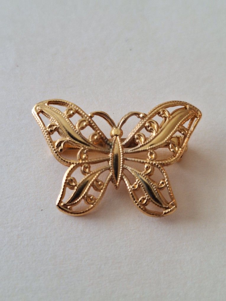 Vintage Napier Butterfly Brooch Gold Tone Filigree Pin 1960s-70s 1 1/4" x 7/8"