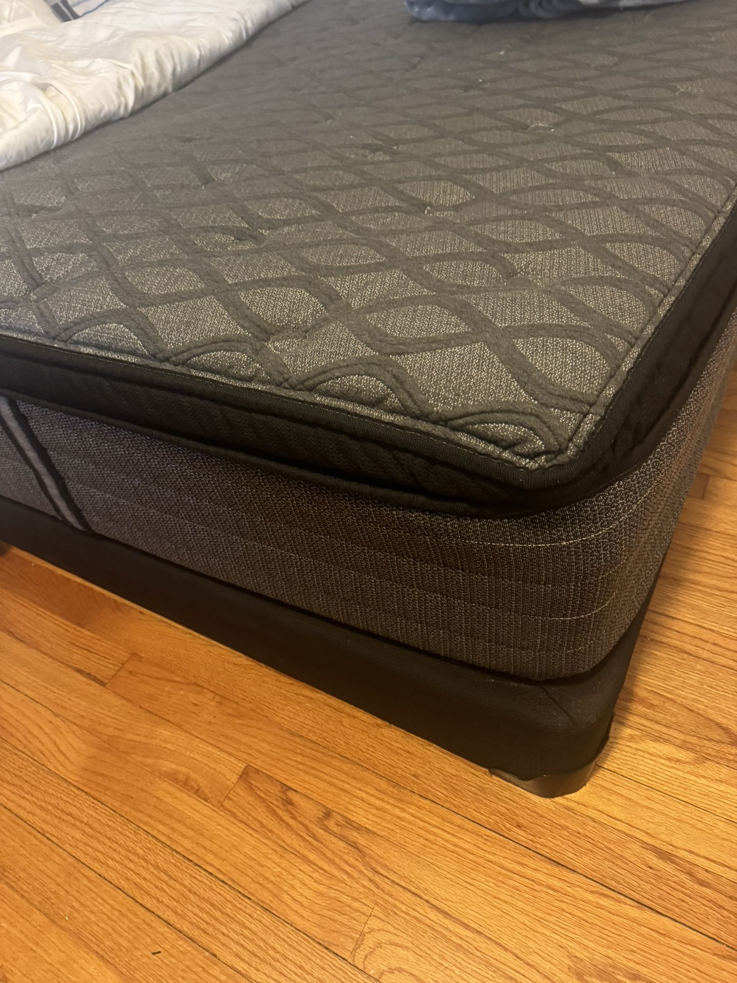 Queen size mattress /box spring