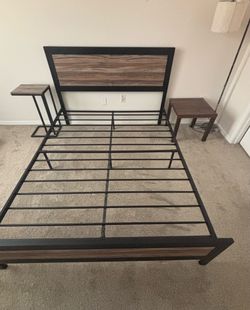 Bed-frame with metal frame-Queen size