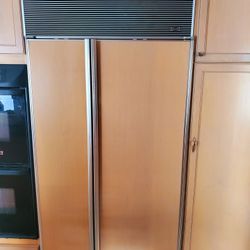 🌟 For Sale: 42' Sub-Zero Side-by-Side Refrigerator Model 642! 🌟